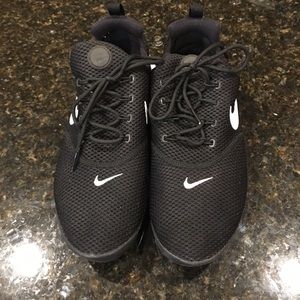 Like new Black Nikes